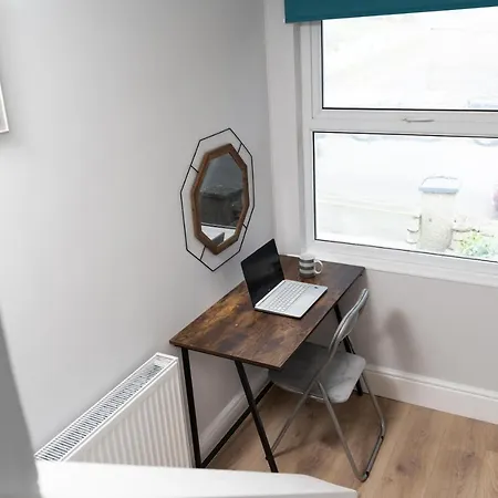 Large Newly Refurbished Modern House, Part Sea Views, South Facing Garden, Parking Villa Penzance Exterior photo