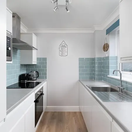 Large Newly Refurbished Modern House, Part Sea Views, South Facing Garden, Parking Villa Penzance Exterior photo