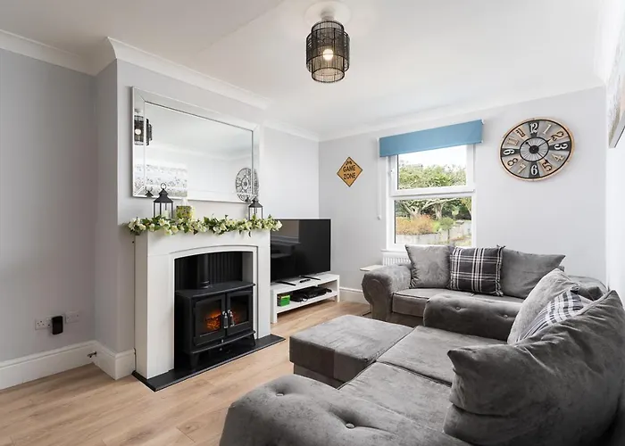Large Newly Refurbished Modern House, Part Sea Views, South Facing Garden, Parking
