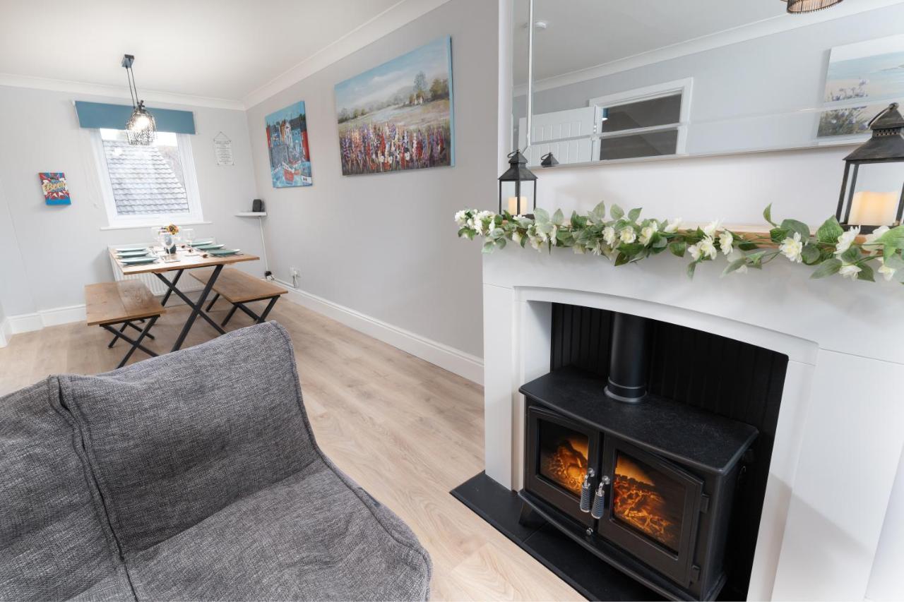 Large Newly Refurbished Modern House, Part Sea Views, South Facing Garden, Parking Holiday home *
