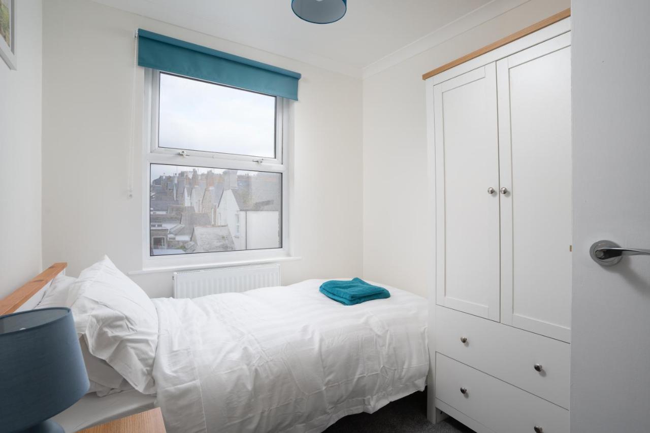 Holiday home Large Newly Refurbished Modern House, Part Sea Views, South Facing Garden, Parking