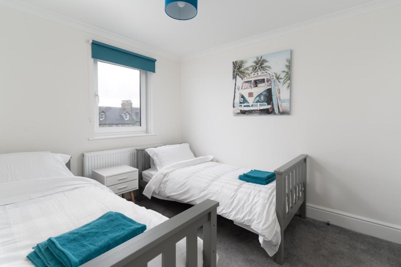 Large Newly Refurbished Modern House, Part Sea Views, South Facing Garden, Parking * Penzance