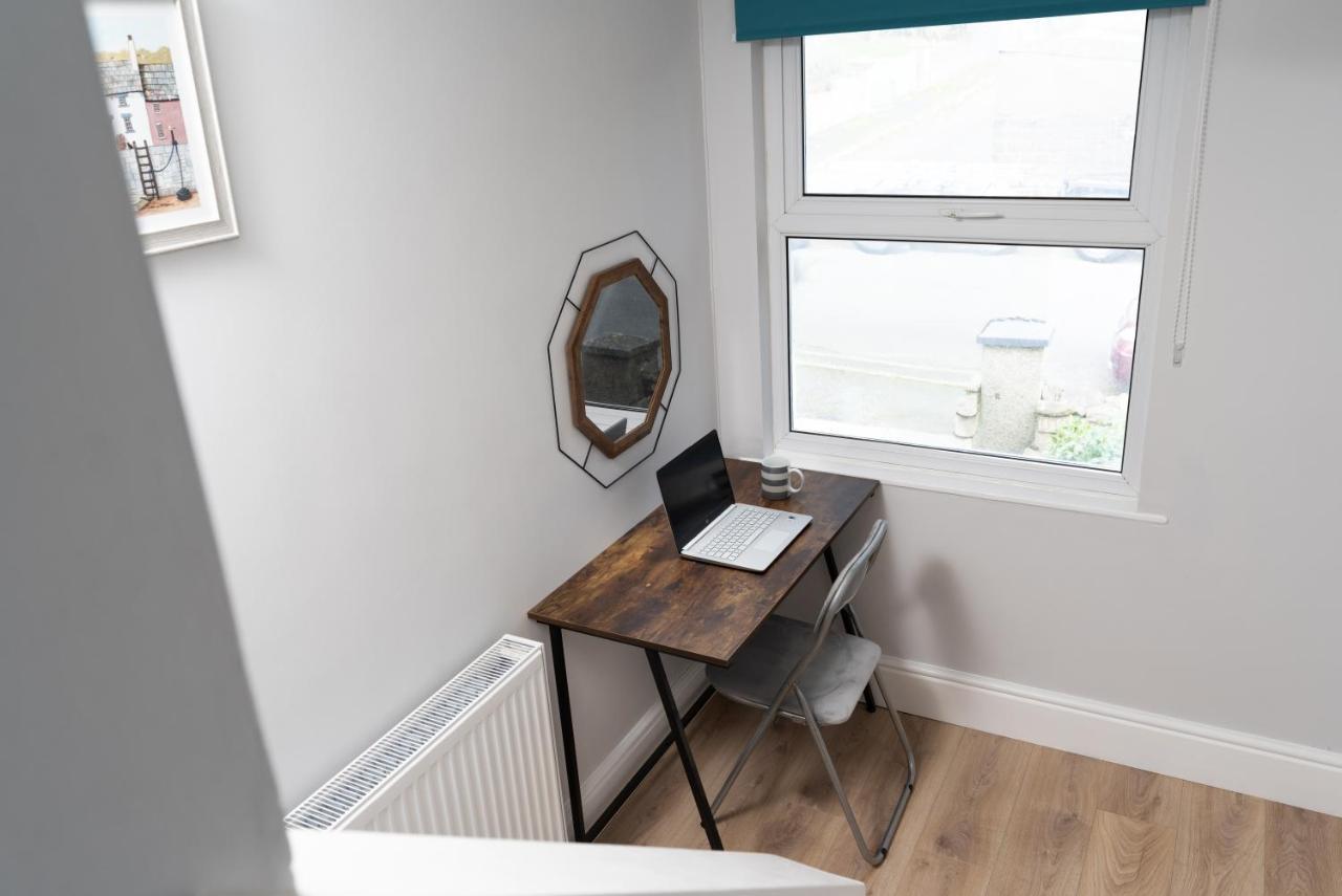 Large Newly Refurbished Modern House, Part Sea Views, South Facing Garden, Parking Holiday home *