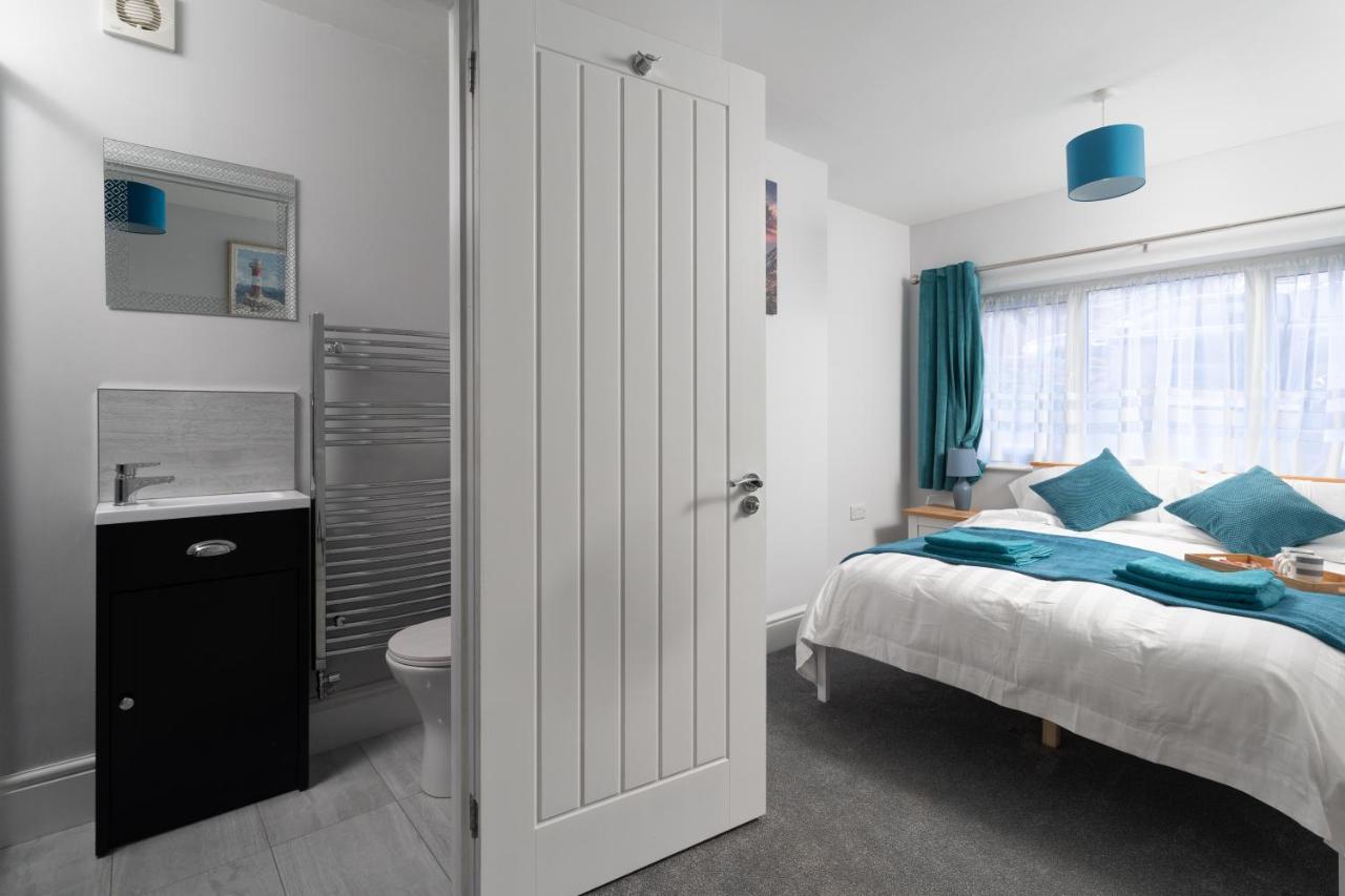 Large Newly Refurbished Modern House, Part Sea Views, South Facing Garden, Parking *