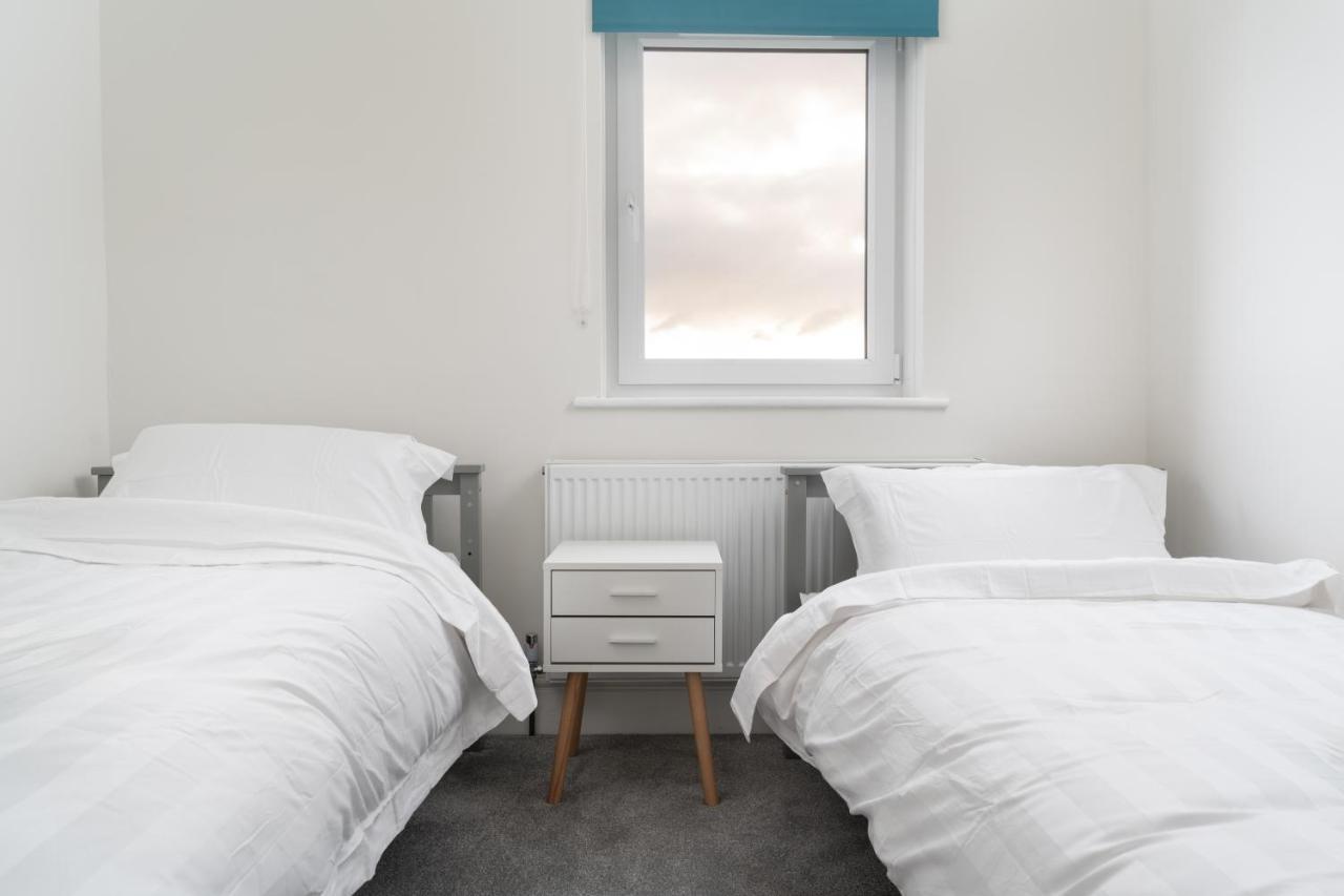 Holiday home Large Newly Refurbished Modern House, Part Sea Views, South Facing Garden, Parking